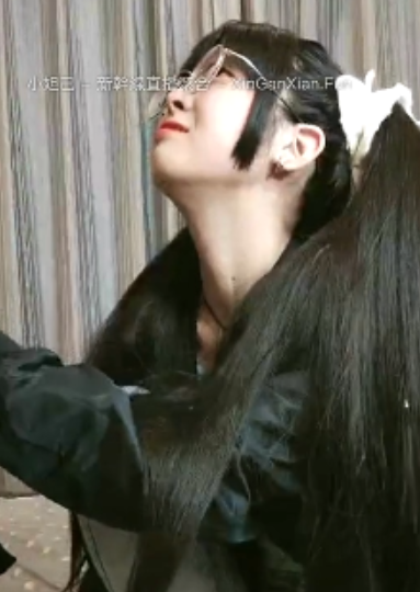 抖音小女友双马尾白丝三人游28G燃爆现场