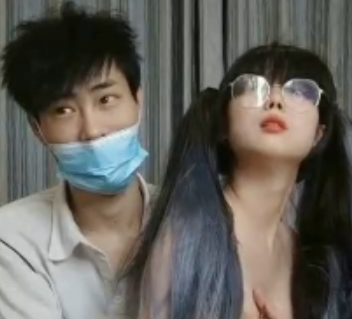 抖音小女友双马尾白丝三人游28G燃爆现场