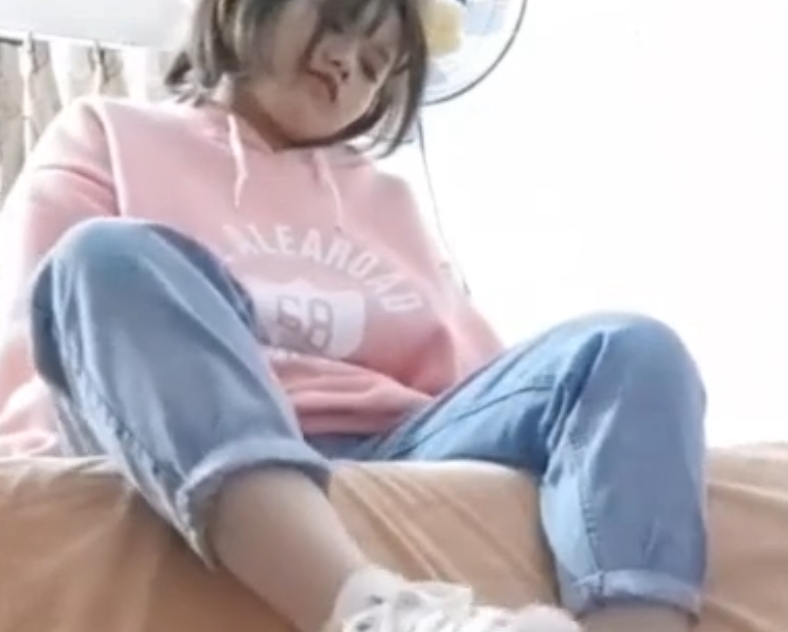 绅士资源中心艾彩足系福利视频10部3.5G