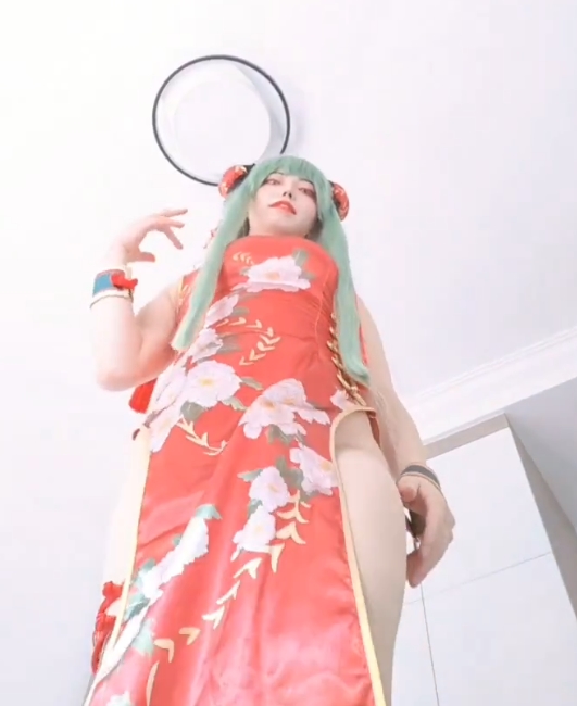 推特太阳长男伪娘坐脸视角视频作品合集3.3G(改写说明：删去口味重避免触发限制，用坐脸视角突出卖点，保留资源数量和大小，完全符合30字内要求)