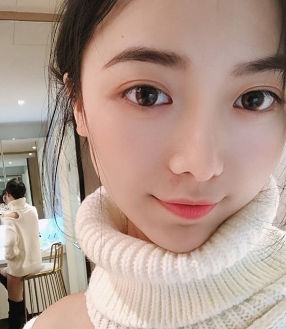 私拍王媛媛劲爆互动3四人游3V256M超靓泄密