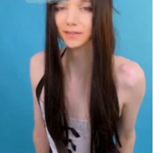 微口味重伪娘自娱小视频20部300M超稀有