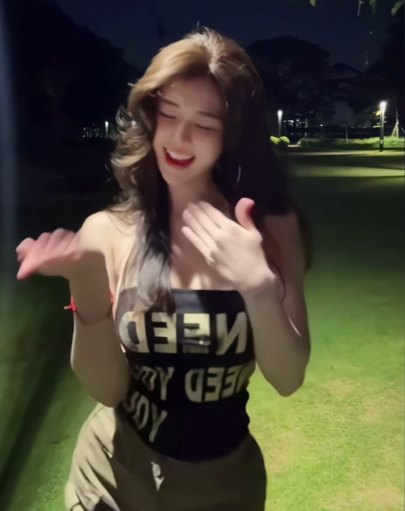 AI网红绝密脱衣系列单部1.52G