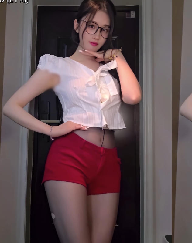 太诱人了推特AI换装轩子兔20部1.62G