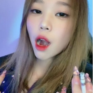 白桃套路直播挑战1V350MB极致诱惑