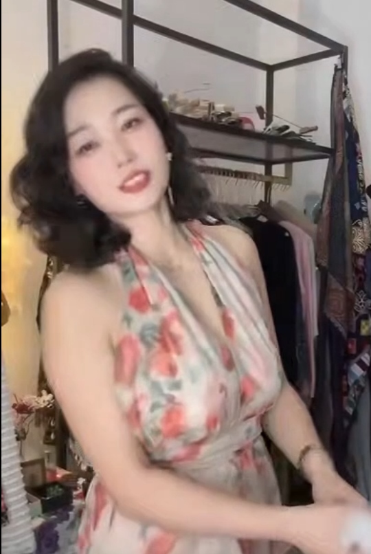 蓝姐姐抖音自拍15部603M熟女道具玩得开