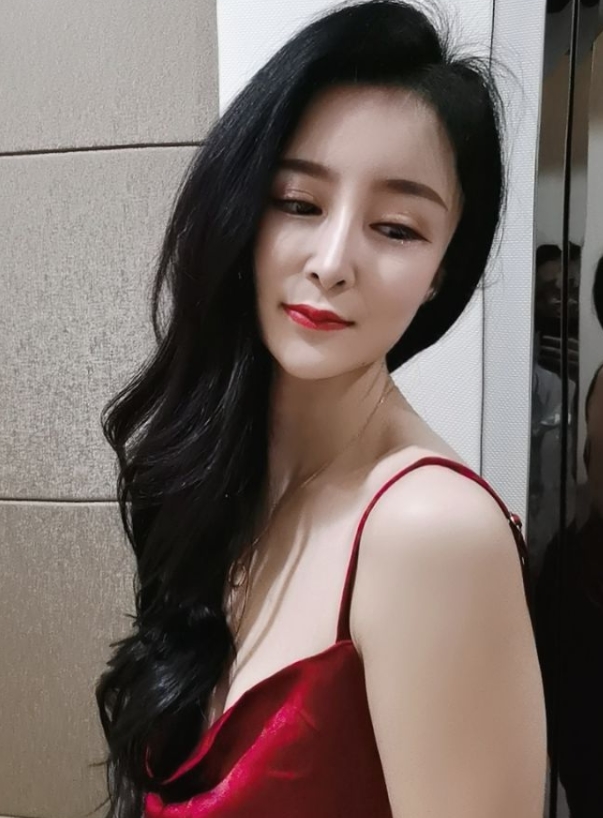 蔓CC空姐私房1.86G服装御姐优质展示