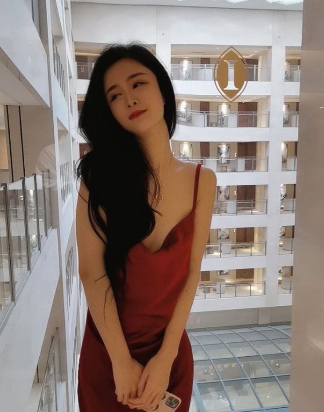 蔓CC空姐私房1.86G服装御姐优质展示