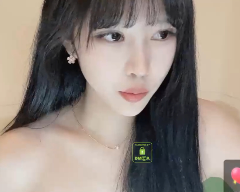SP站MiSSLee01绝顶诱惑1部548M粉丝福利