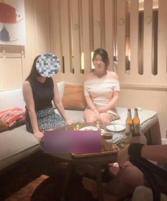 李雅抖音巨杯女神最新双人实战视频1部314M玩法太野了