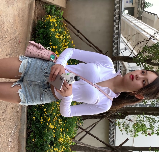 6.74G热裤街拍小洁2部美腿视频绝美身材太惹眼