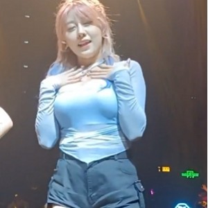 韩国BJ蜜桃臀女神紧身街拍热舞合集1073部10G饱满颤动